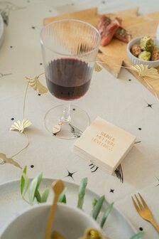 sfeerfoto van de houten wijnglas herkenners van zusss